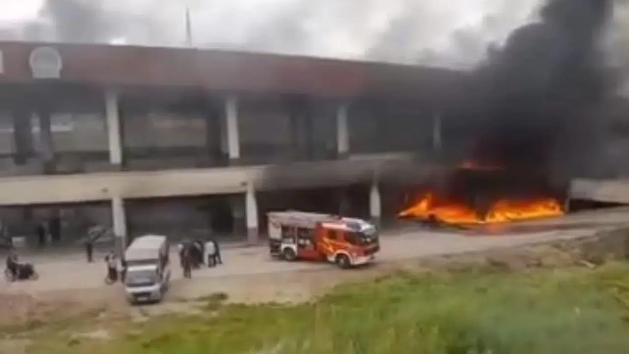 Ankara Çubuk'taki kapalı pazar yerinde yangın çıktı!