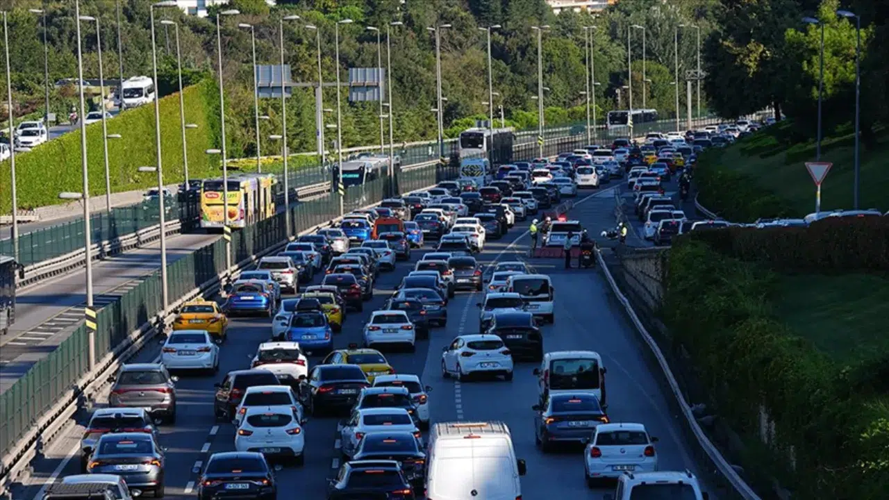 26 Mayıs Pazartesi kara yollarında son durum ne? Trafik yoğunluğu nasıl?
