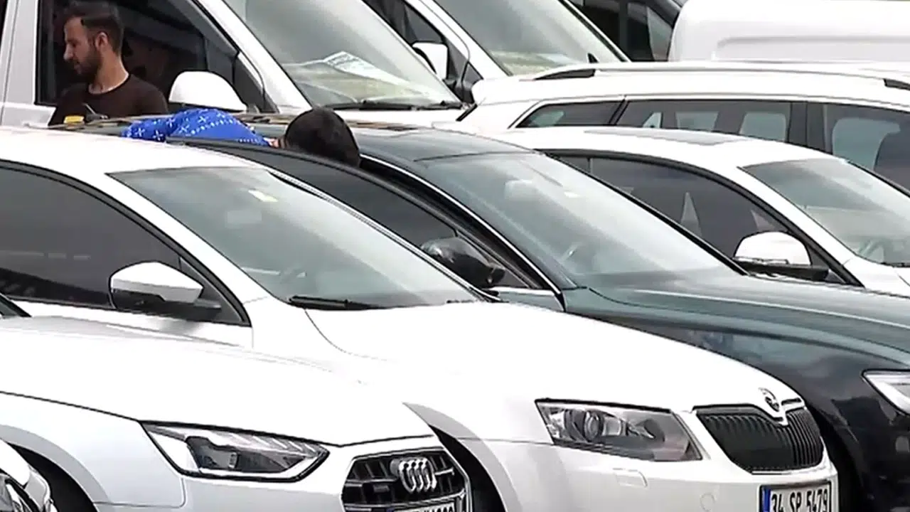 Araba fiyatları düşer mi? 2025'te Türkiye otomobil piyasası ne durumda?