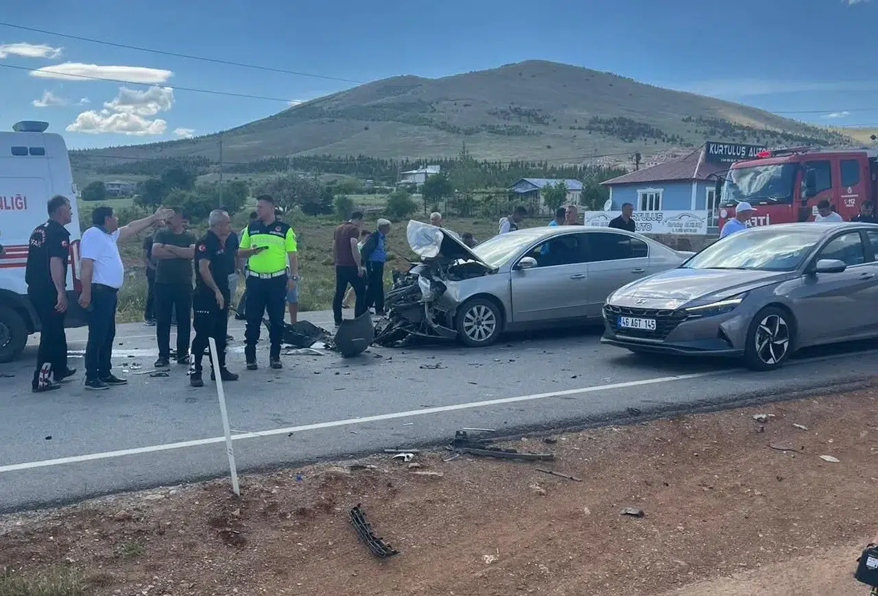 Kahramanmaraş’ta korkunç kaza! İki araç çarpıştı: 6 yaralı