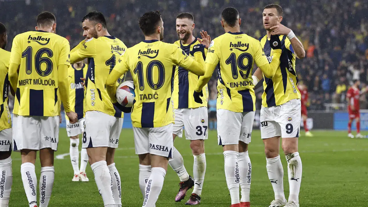 Fenerbahçe'de 15 futbolcu için flaş karar: Gidecek isimler belli oldu