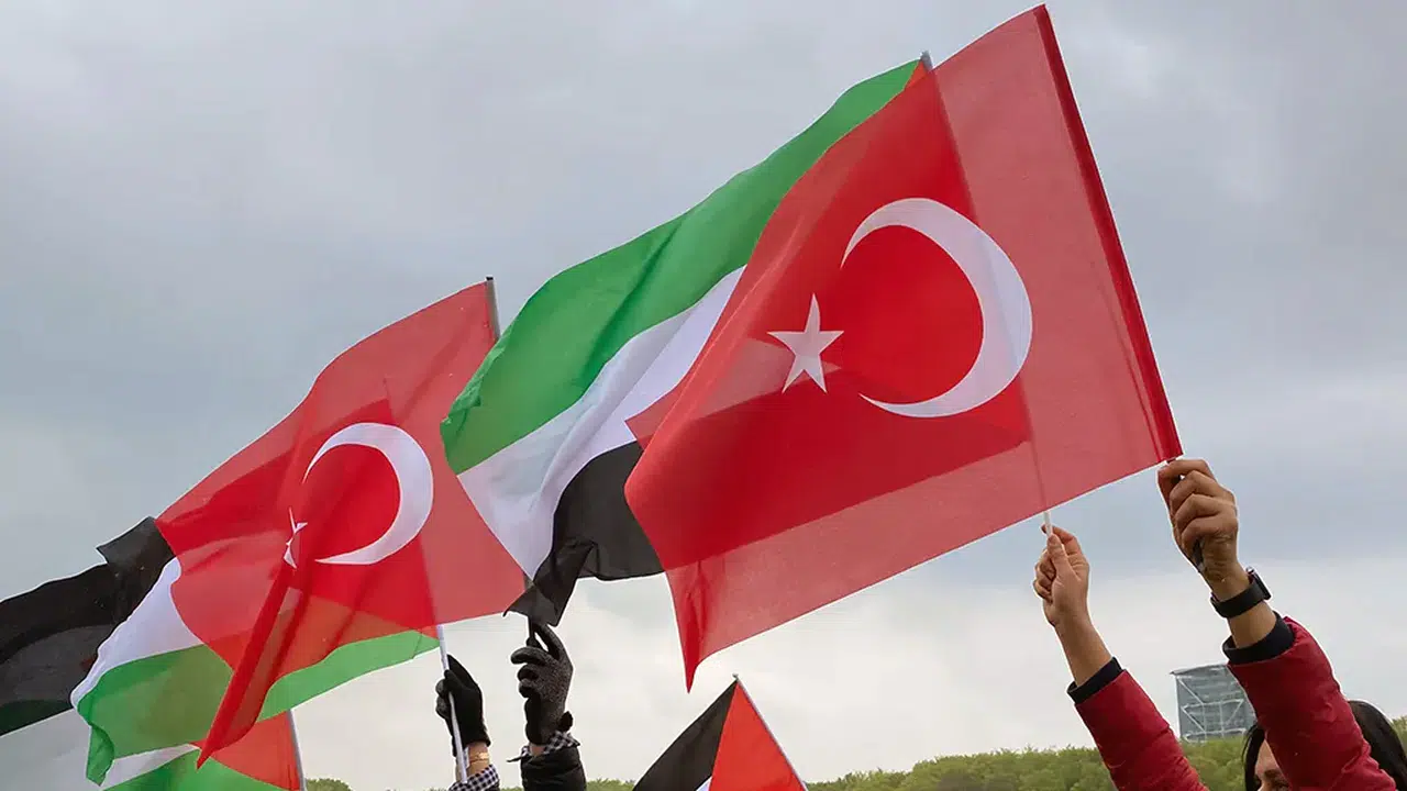 Türkiye, Filistin'e 102 ton insani yardım malzemesi gönderdi