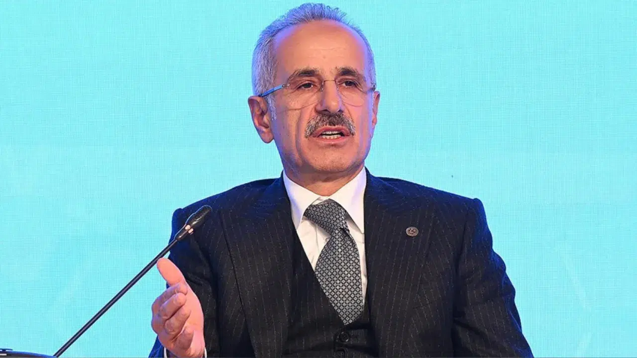 Bakan Uraloğlu'ndan Hürmüz Boğazı’nda seyredecek Türk bayraklı gemiler hakkında açıklama!