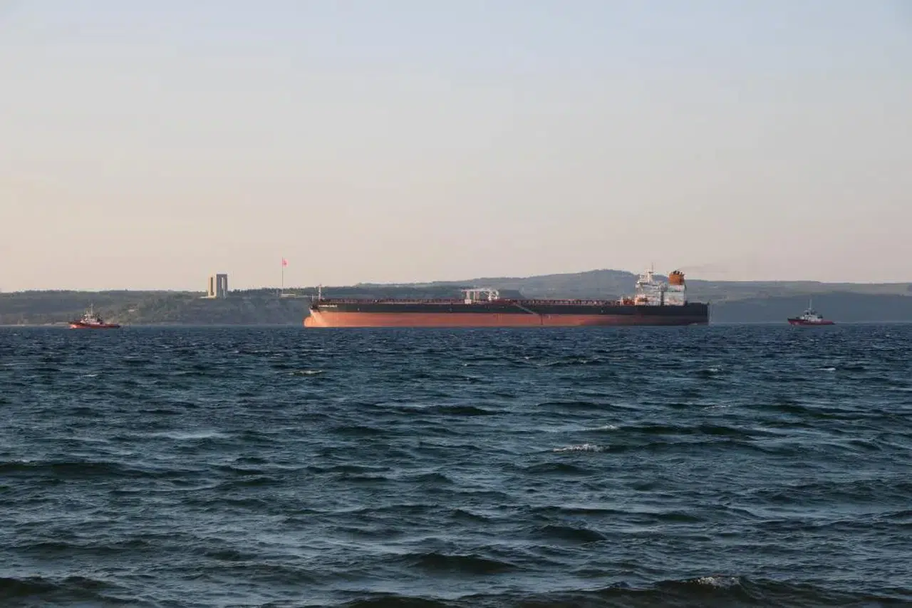 Elandra Eagle tahliye edildi! Çanakkale Boğazı’nda gemi trafiği açıldı