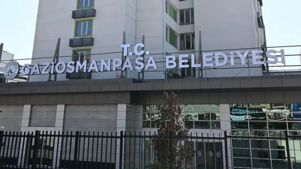 Gaziosmanpaşa Belediyesi AK Parti'ye geçti: Eray Karadeniz kimdir?