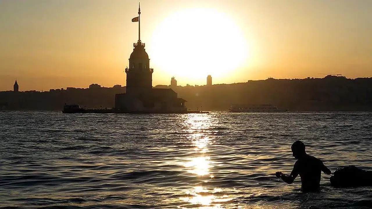 AKOM’dan İstanbul’a kavurucu sıcak uyarısı! Bu saatlerde dışarı çıkmayın!
