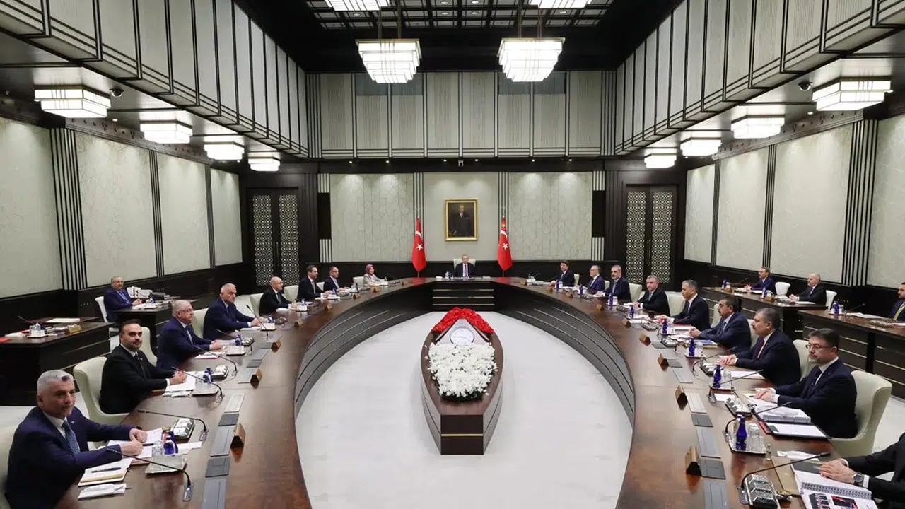 Kabine Beştepe’de toplanıyor: İran-İsrail gerilimi, terörle mücadele ve maaş zammı gündemde!
