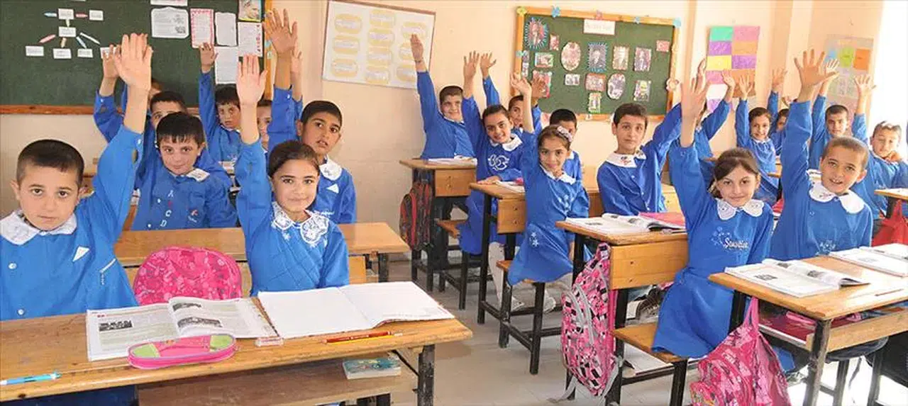 Bakan Tekin duyurdu: Okullarda serbest kıyafet kalkıyor, forma geri geliyor!