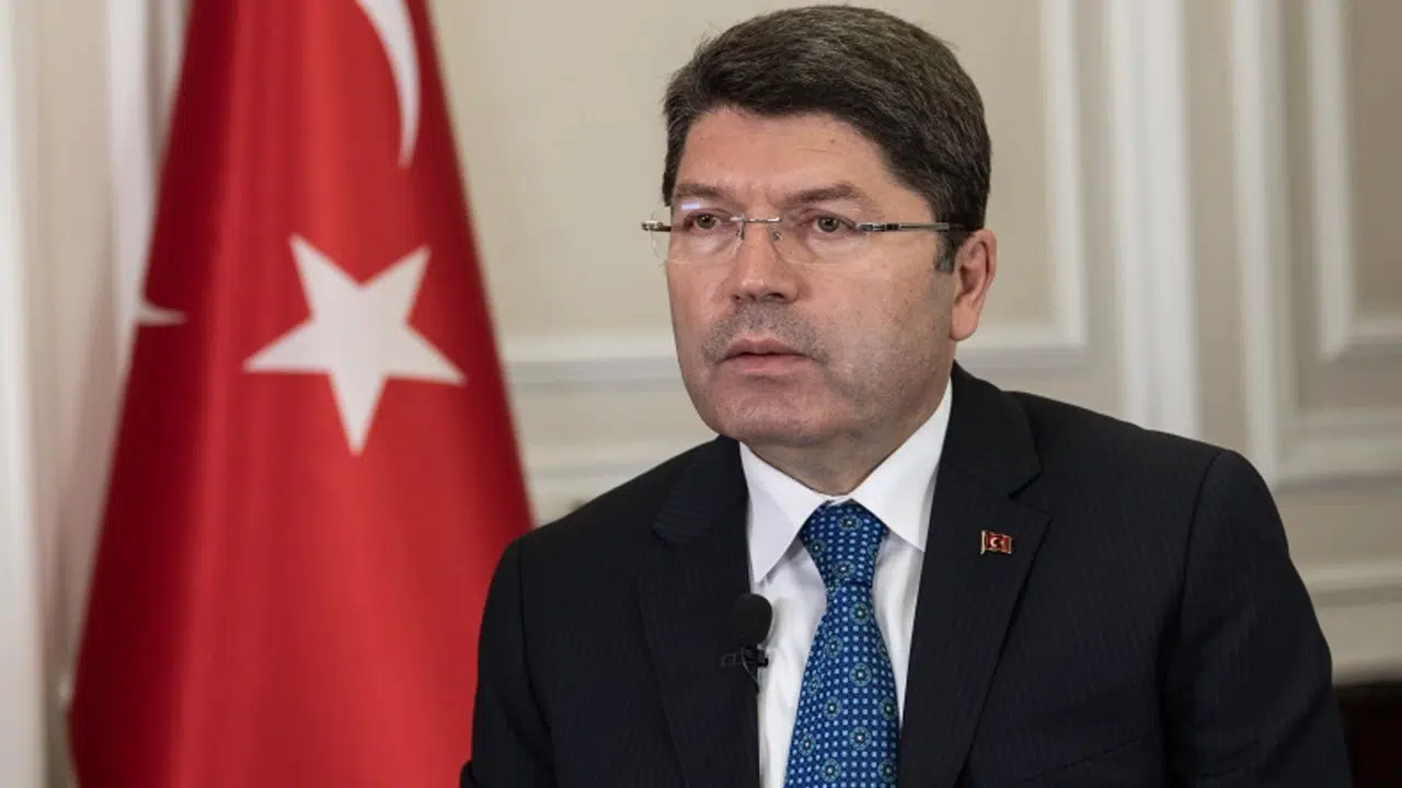 Adalet Bakanı Tunç duyurdu: Dini değerleri aşağılama suçlamasıyla Leman dergisine soruşturma başlatıldı