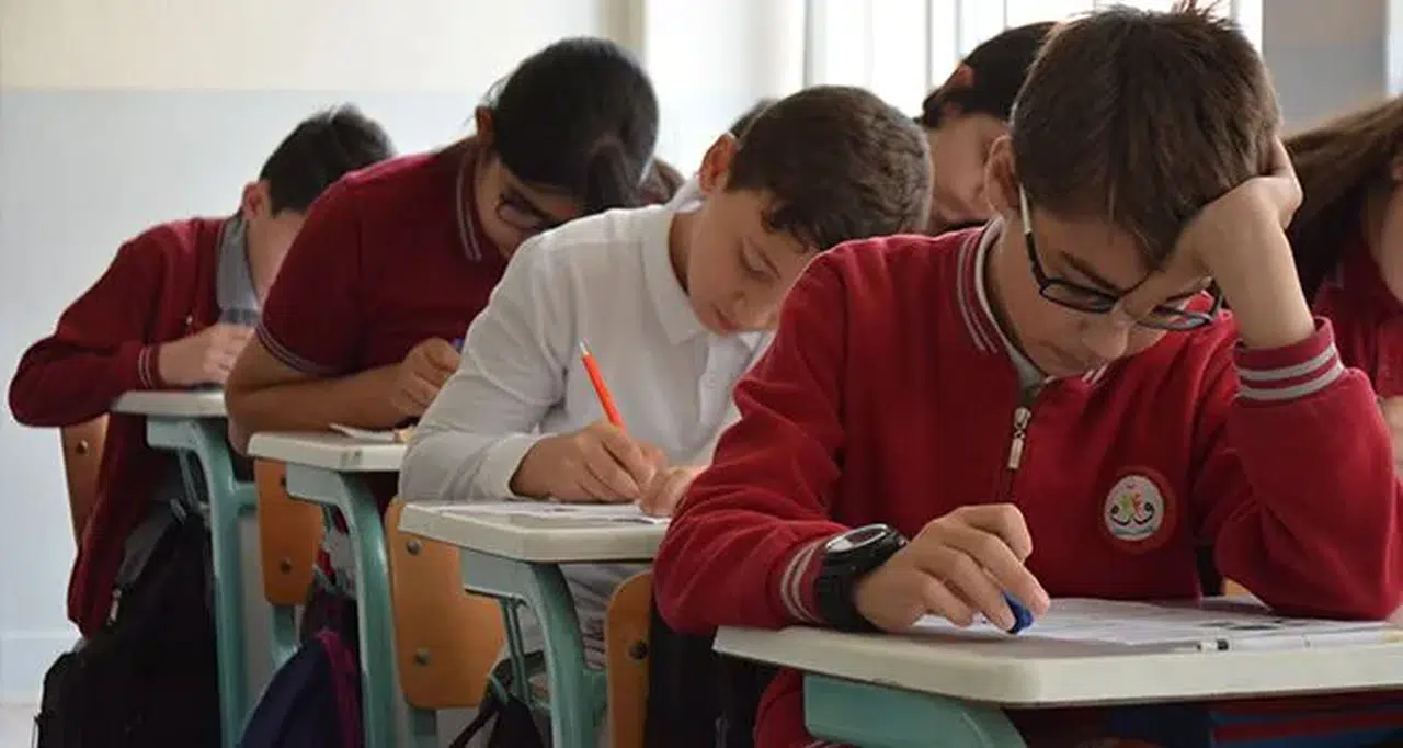 Yarın okullar tatil mi? 5 Haziran Perşembe günü okullar resmi tatil mi ?