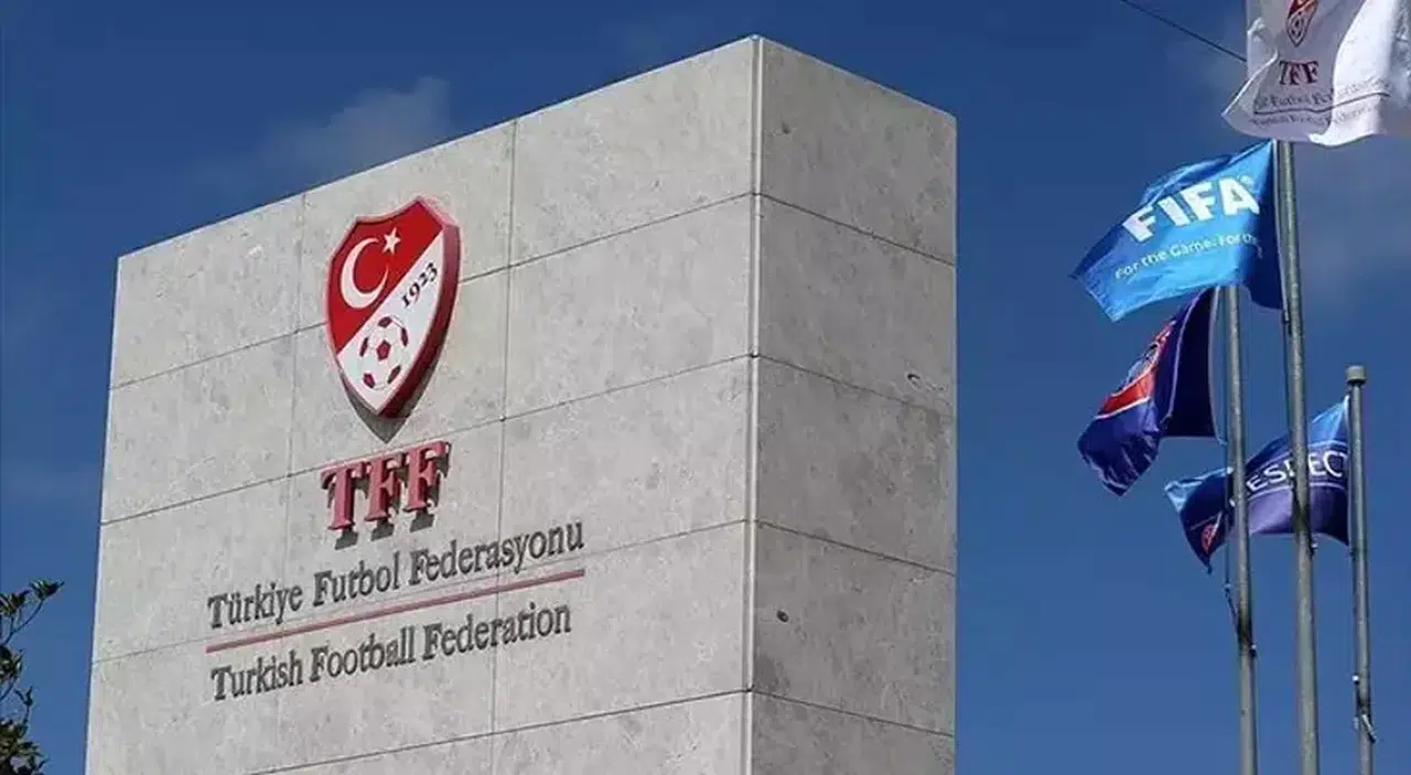 Fenerbahçe'nin başvurusu sonuç verdi: PFDK yönetimi istifa etti