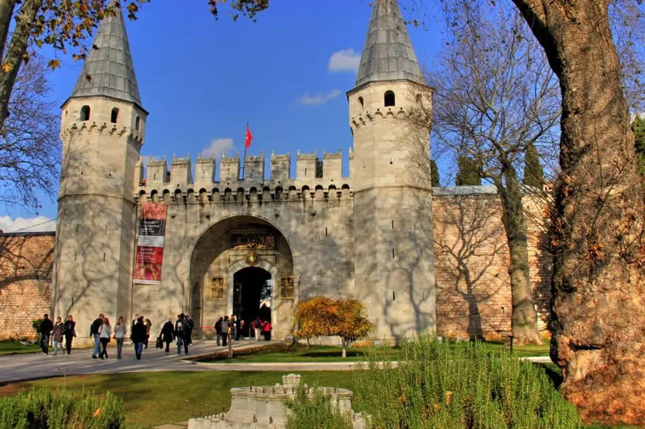 Topkapı Sarayı Pazartesi günleri açık mı? Topkapı Sarayı gece ziyaretleri başladı mı?
