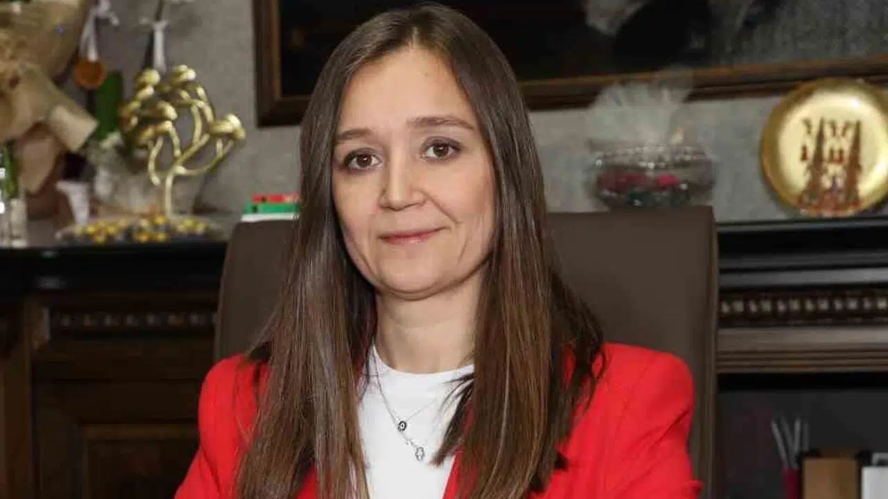 Şehzadeler Belediye Başkanı Gülşah Durbay’dan Ferdi Zeyrek’e veda