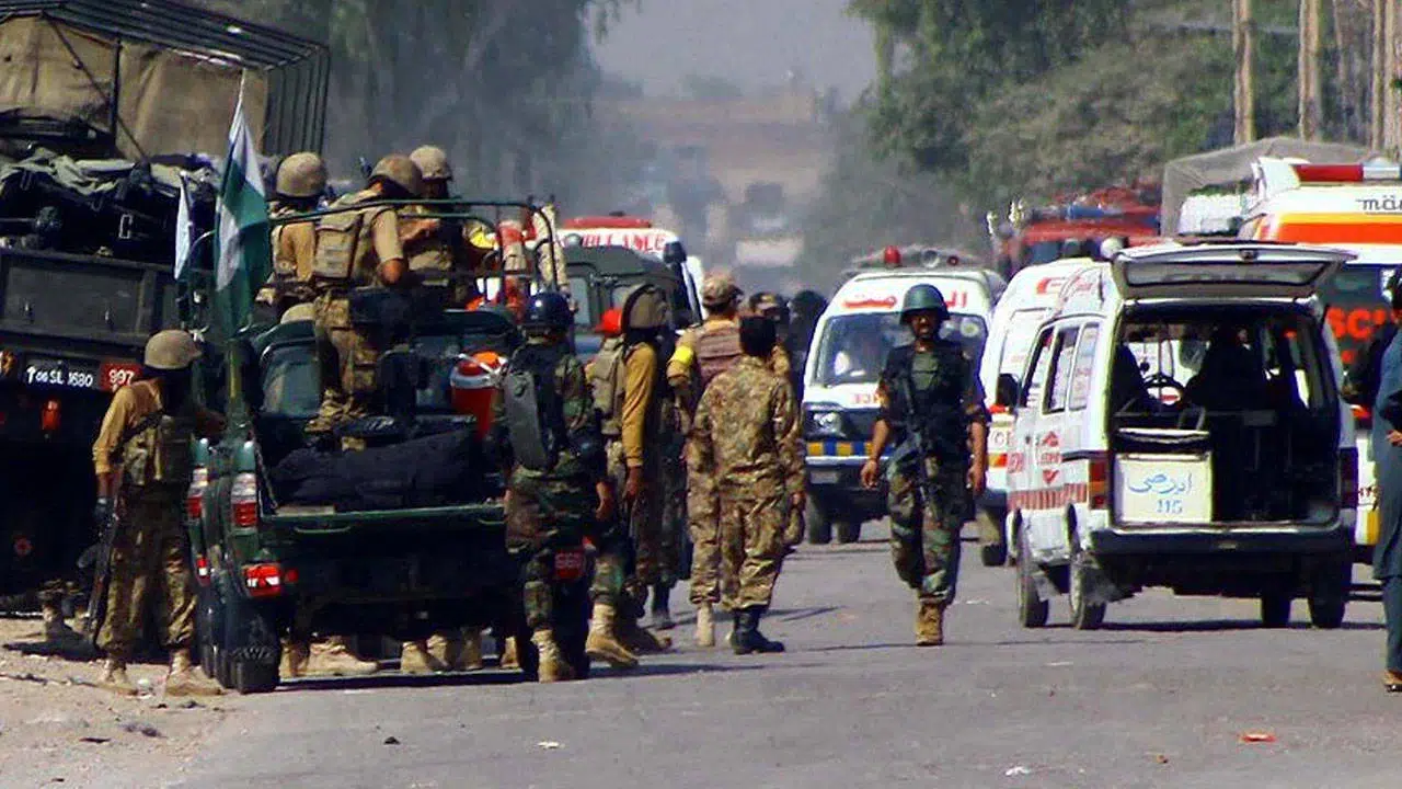 Pakistan’da ordu konvoyuna bombalı saldırı: 13 ölü