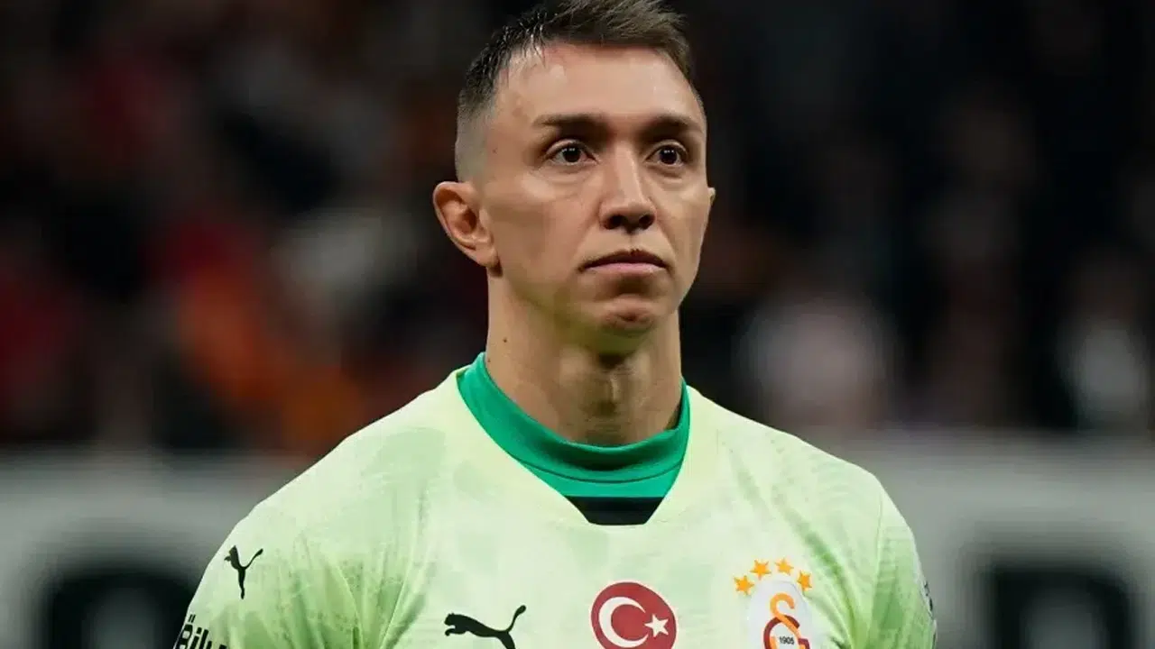 Galatasaray'a veda eden Fernando Muslera, Türkiye'den ayrıldı