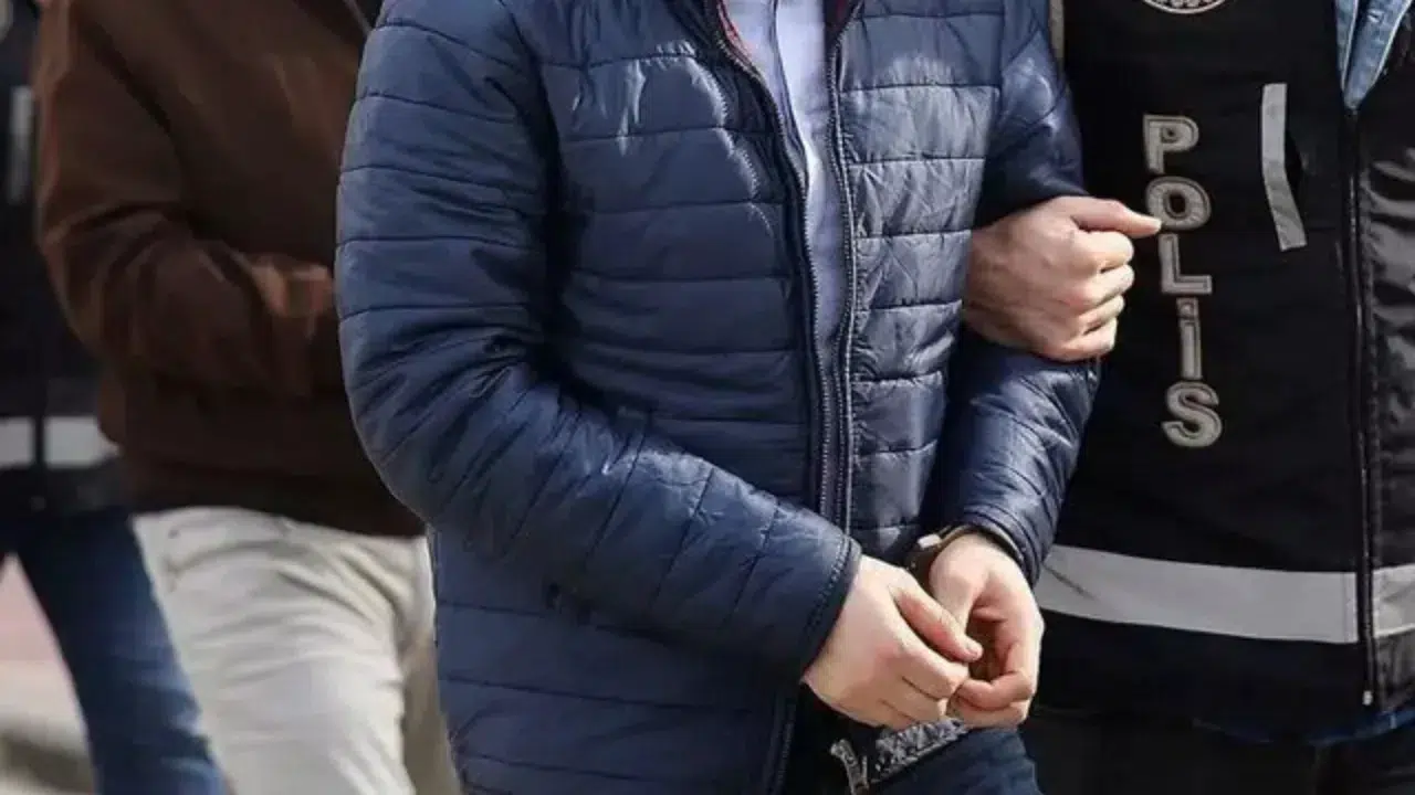 Pendik'te yol verme kavgasında bıçak çeken 17 yaşındaki saldırgan tutuklandı