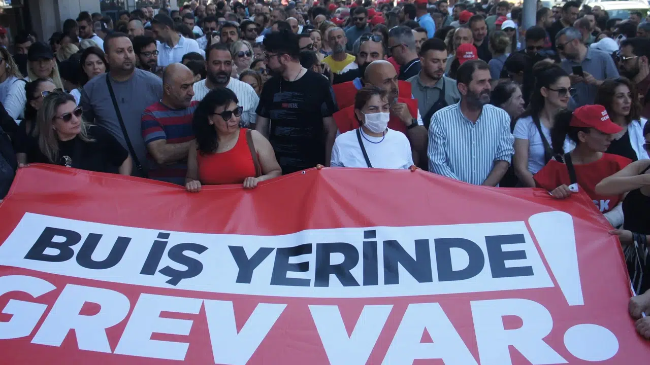 İzmir'de grev 7. gününde: Hem işçi hem de vatandaş mağdur