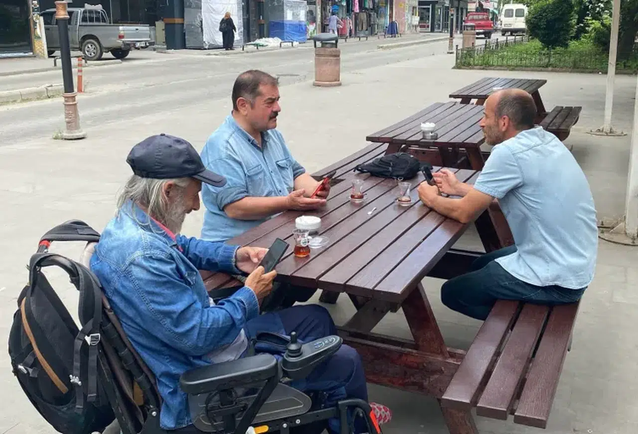 Rize’de muhtarlardan yenilikçi karar: Artık davetiyeler cep telefonuna geliyor