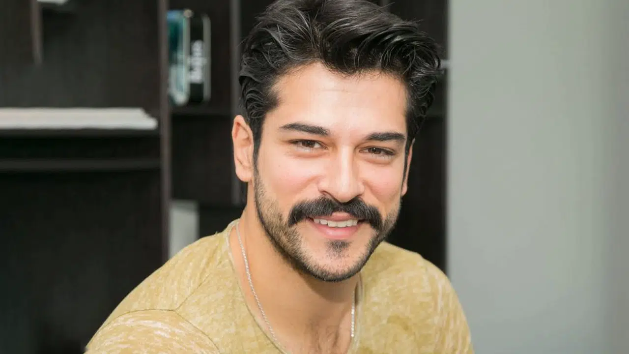 Burak Özçivit'in lüks otomobili ortaya çıktı: İşte garajına eklediği yeni oyuncağı!