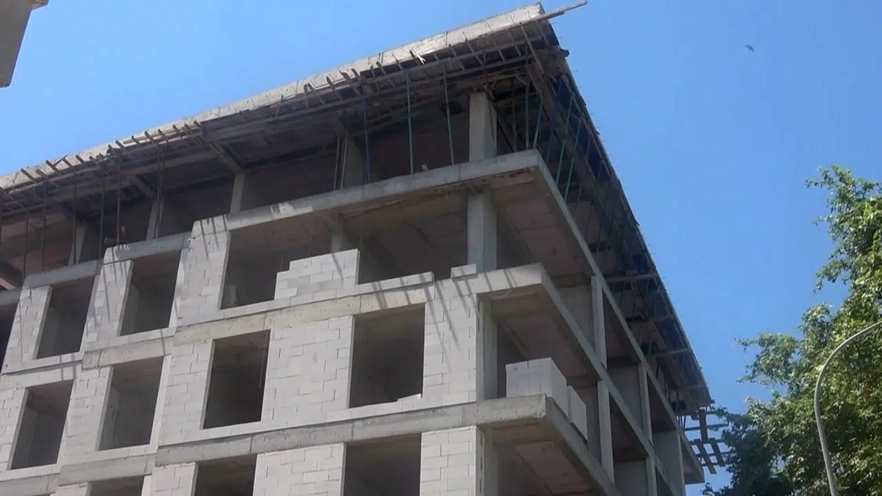 Yalova'da inşaattan düşen işçi ağır yaralandı!