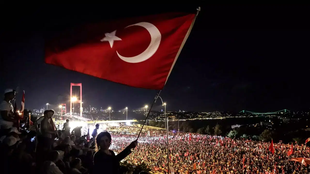 15 Temmuz 2025 resmi tatil mi? Kamu kurumları ve iş yerleri açık olacak mı?