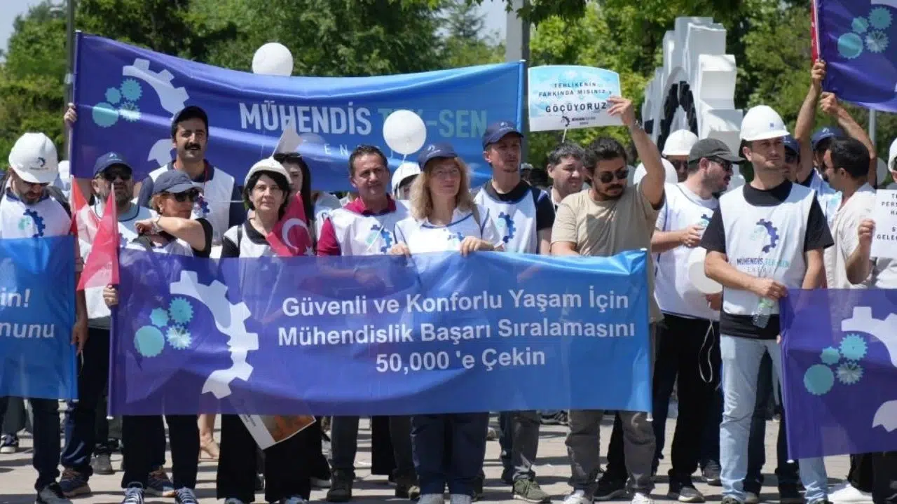 Mühendis Tek-Sen üyeleri Ankara’da meydandaydı: Meslek kanunu ve adil maaş istiyoruz
