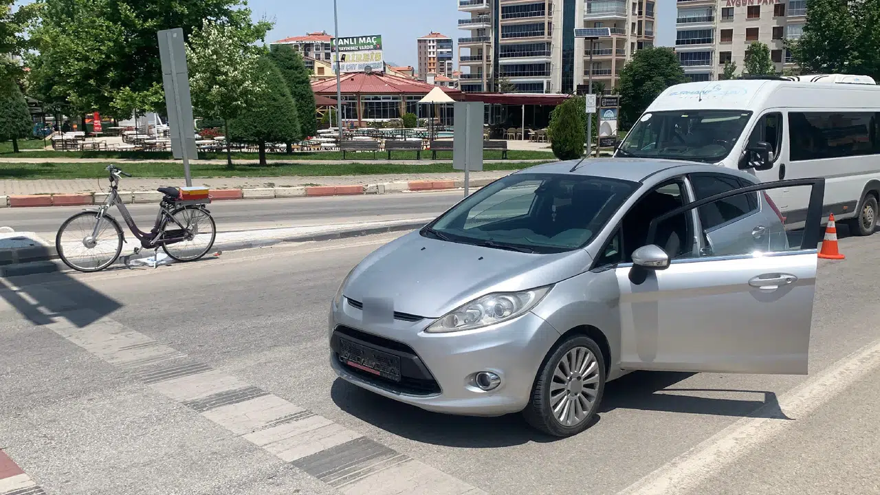 Karaman'da otomobil bisiklete çarptı: 75 yaşındaki adam yaralandı