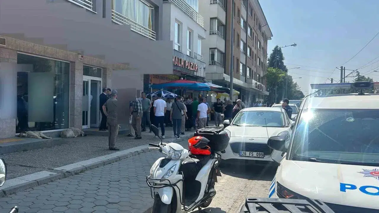 Eskişehir'de kredi çekemeyen adam bankayı pompalı tüfekle bastı
