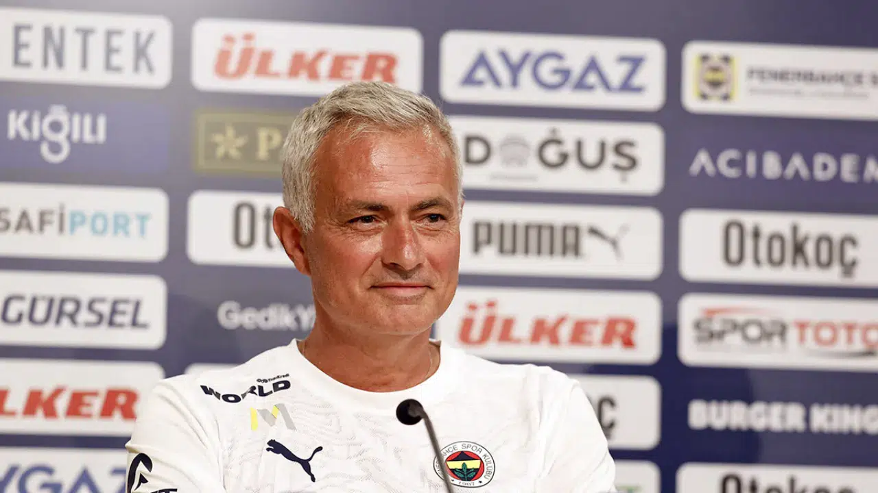 Jose Mourinho telefon görüşmesi yaptı! Yıldız oyuncu, Fenerbahçe'ye gelmeye sıcak bakıyor