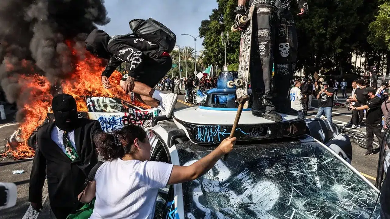 Los Angeles'ta protestolar dördüncü günde: Trump, Ulusal Muhafız ve Deniz Piyadeleri gönderdi