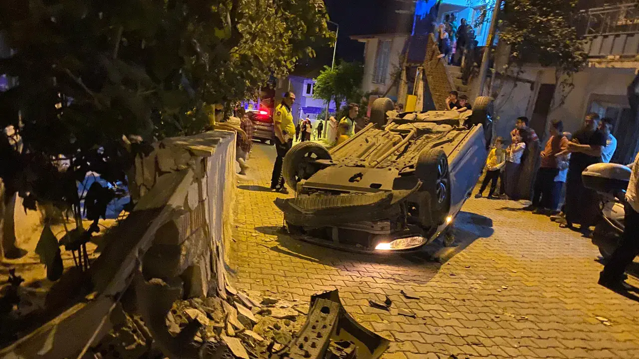 Tokat'ta otomobil evin duvarına çarparak takla attı! 2 kişi yaralandı