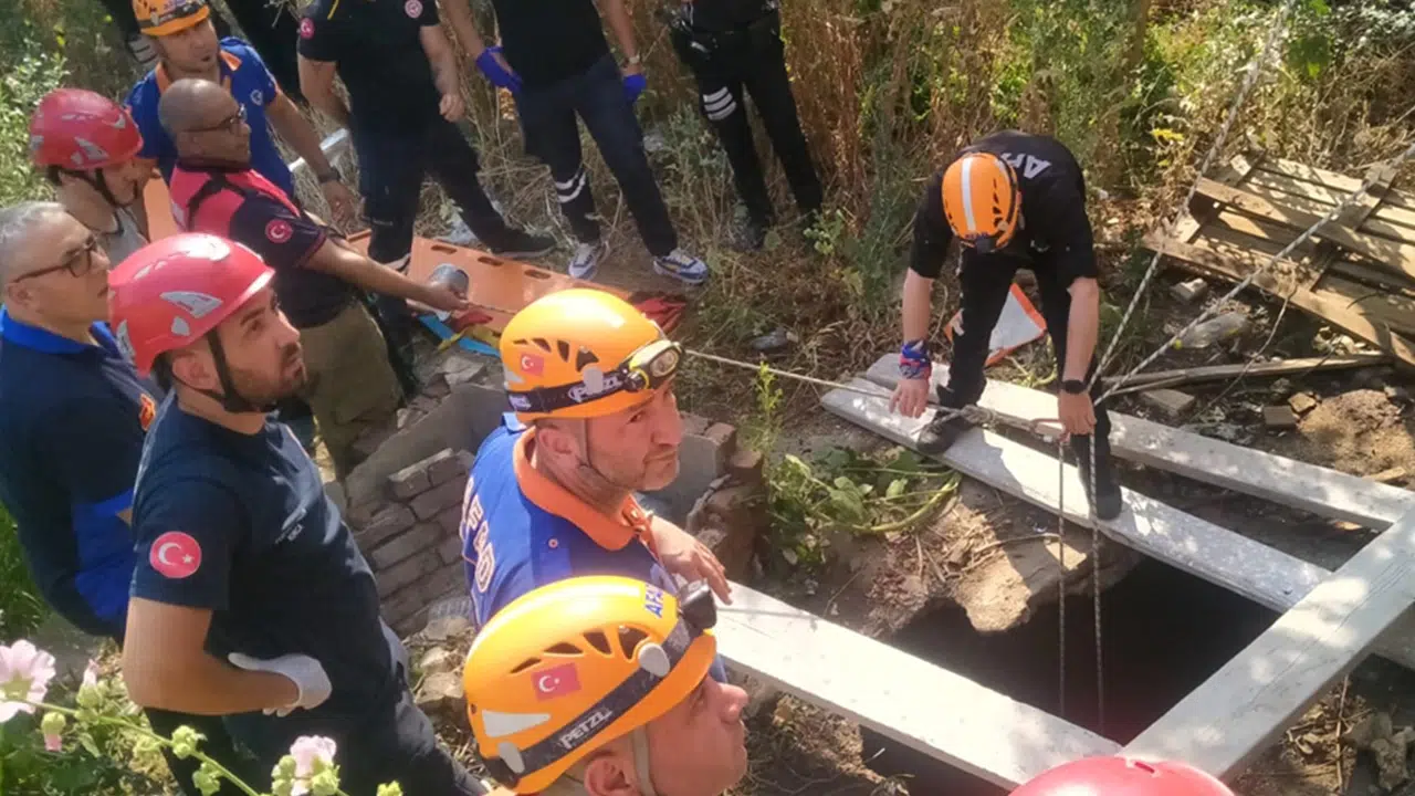 İzmir’de can pazarı! Anne ve 2 çocuğu su kuyusuna düştü