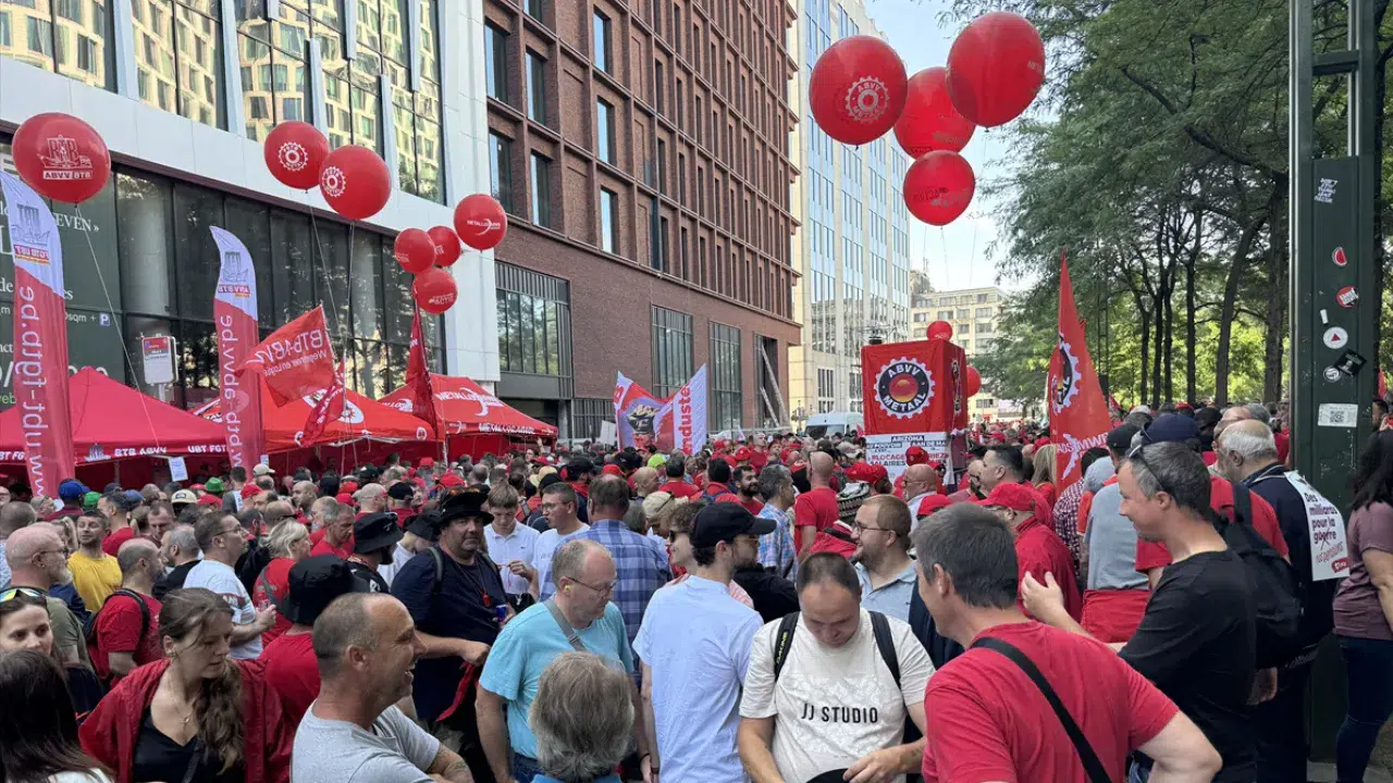 Belçika'da çalışanlardan grev! Kemer sıkma politikalarına protesto...