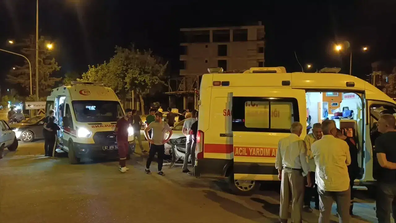 Adıyaman’da peş peşe trafik kazaları: 3 yaralı, bir kişinin durumu ağır