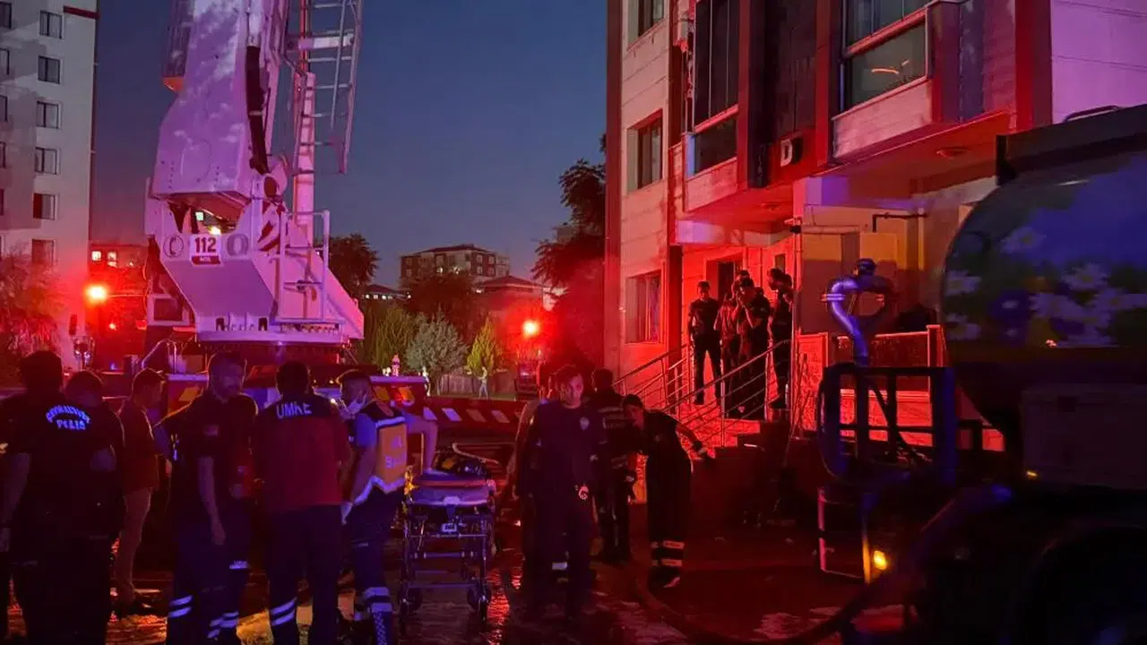 Diyarbakır'da 13 katlı binada yangın paniği: Rojava Sitesi'ndeki yangın can aldı