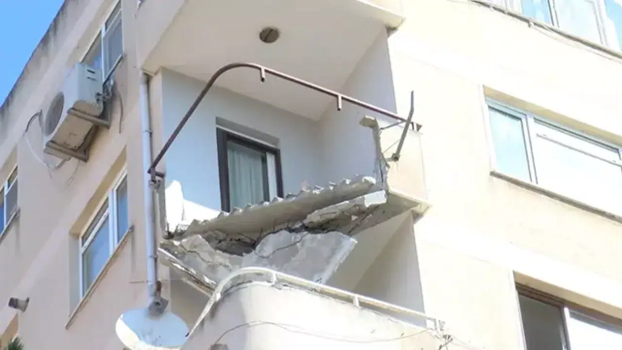 Maltepe'de korku dolu anlar: Binanın 8. katındaki balkon çöktü