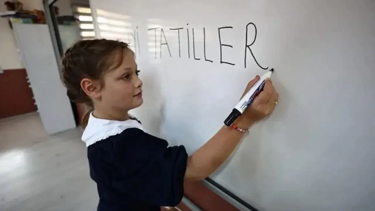 Okullar ne zaman kapanacak? Bayram tatili uzayacak mı? MEB açıkladı!
