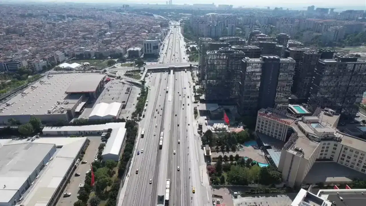 Bayramın ikinci günü İstanbul'da yollar boş kaldı