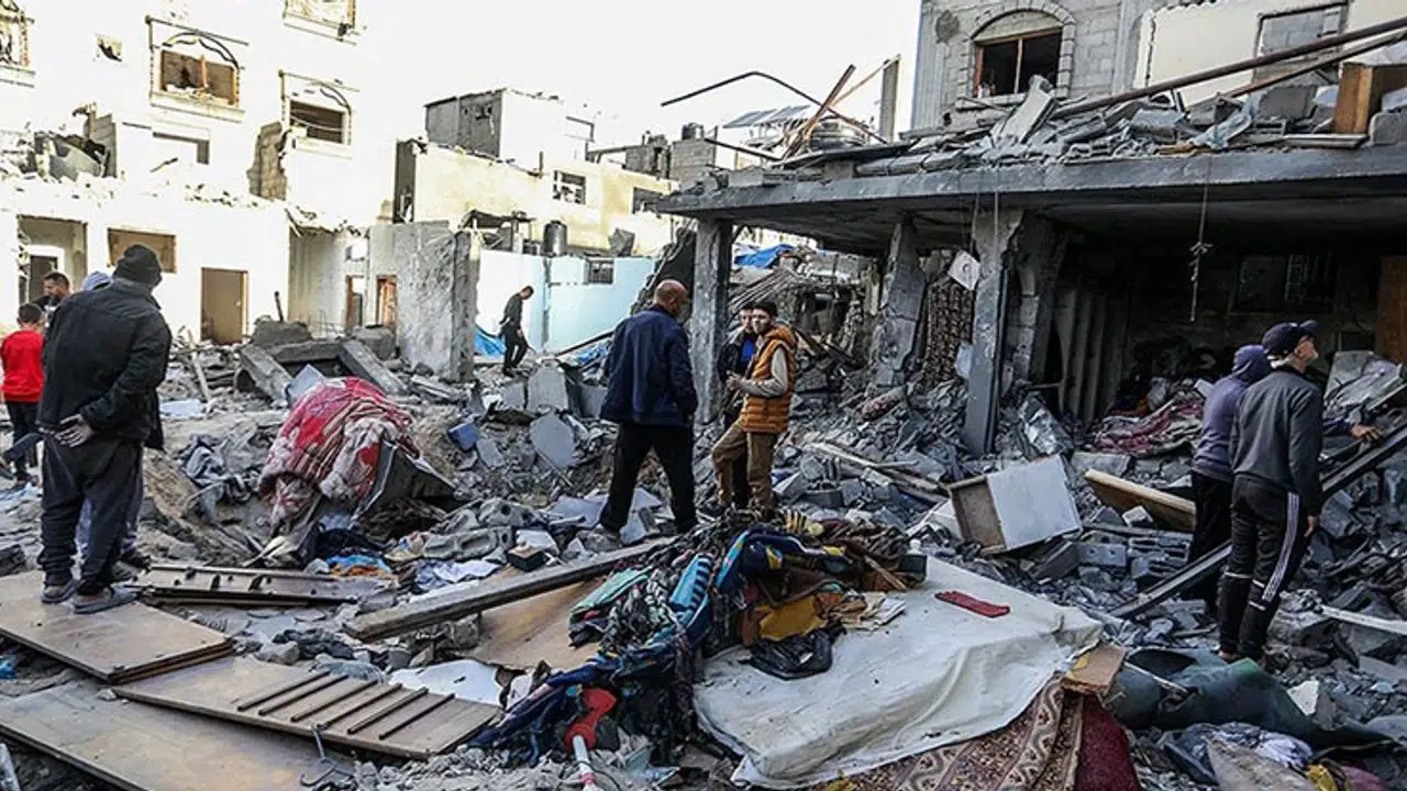 Gazze’de acı büyüyor: İsrail saldırılarında can kaybı 54 bini aştı