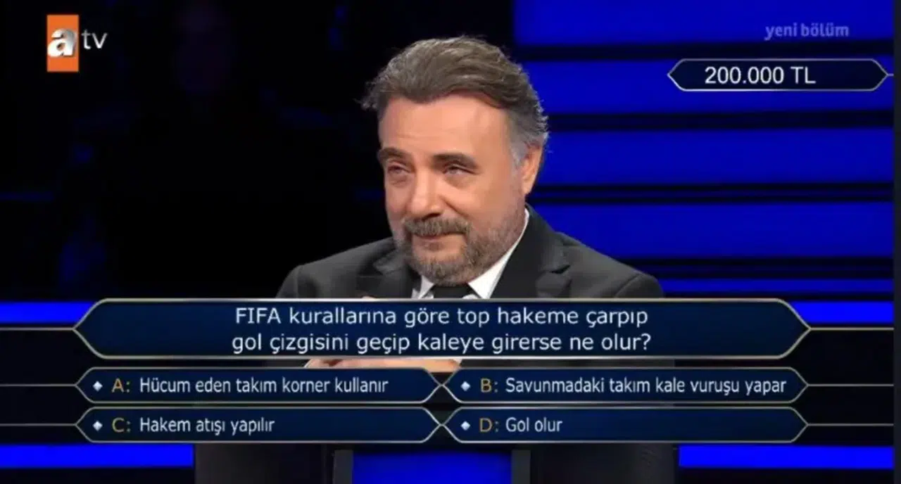 FIFA kurallarına göre top hakeme çarpıp gol çizgisini geçip kaleye girerse ne olur?