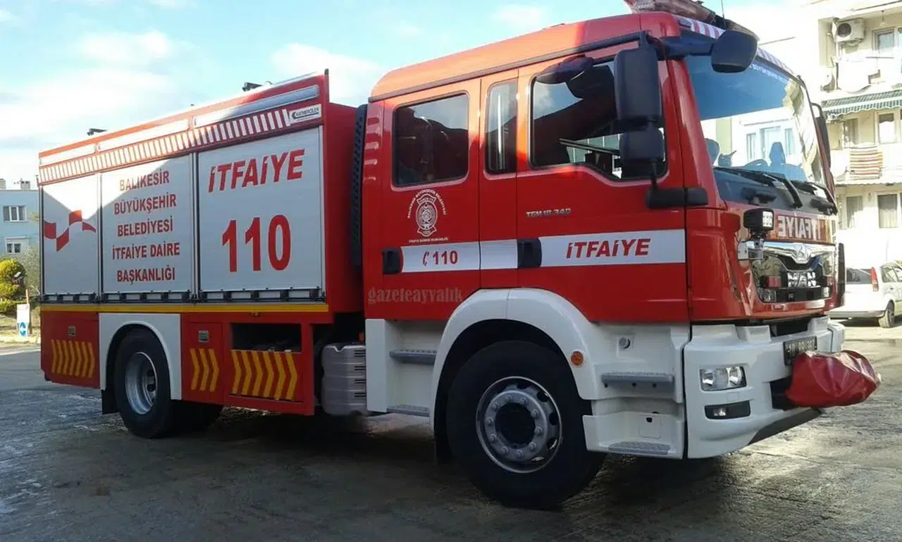 Balıkesir'de kereste atölyesinde korkutan yangın!