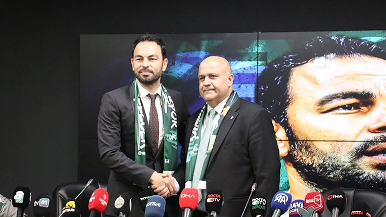 Kocaelispor'da Selçuk İnan dönemi resmen başladı! 1+1 yılık sözleşme imzalandı