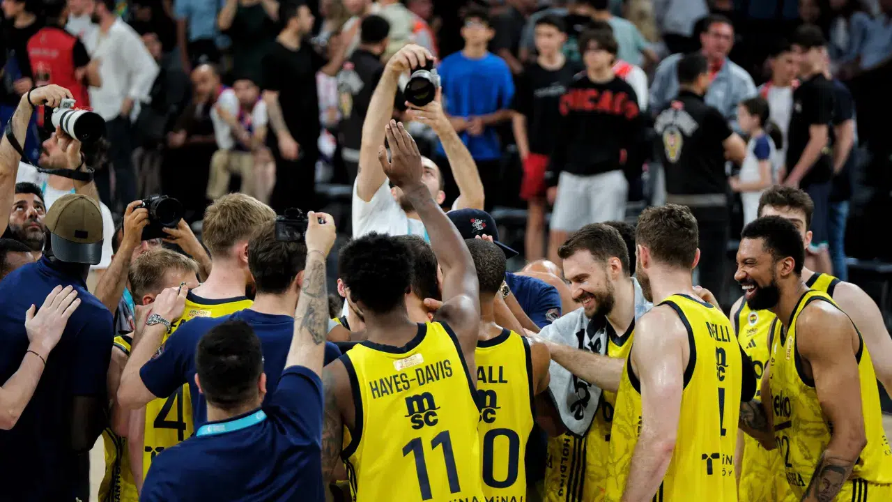 Fenerbahçe Beko, Bahçeşehir'e fırsat vermedi! Final biletini kaptı