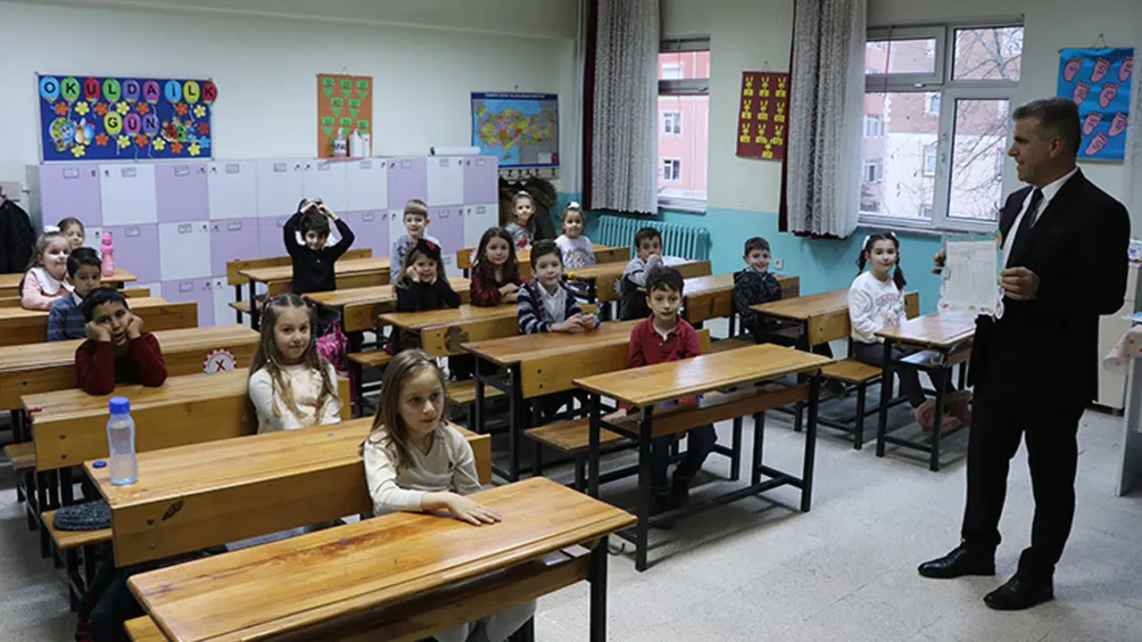 5 Haziran Perşembe okullar tatil mi? Arefe Günü eğitim yarım gün mü? İşte bayram tatili takvimi
