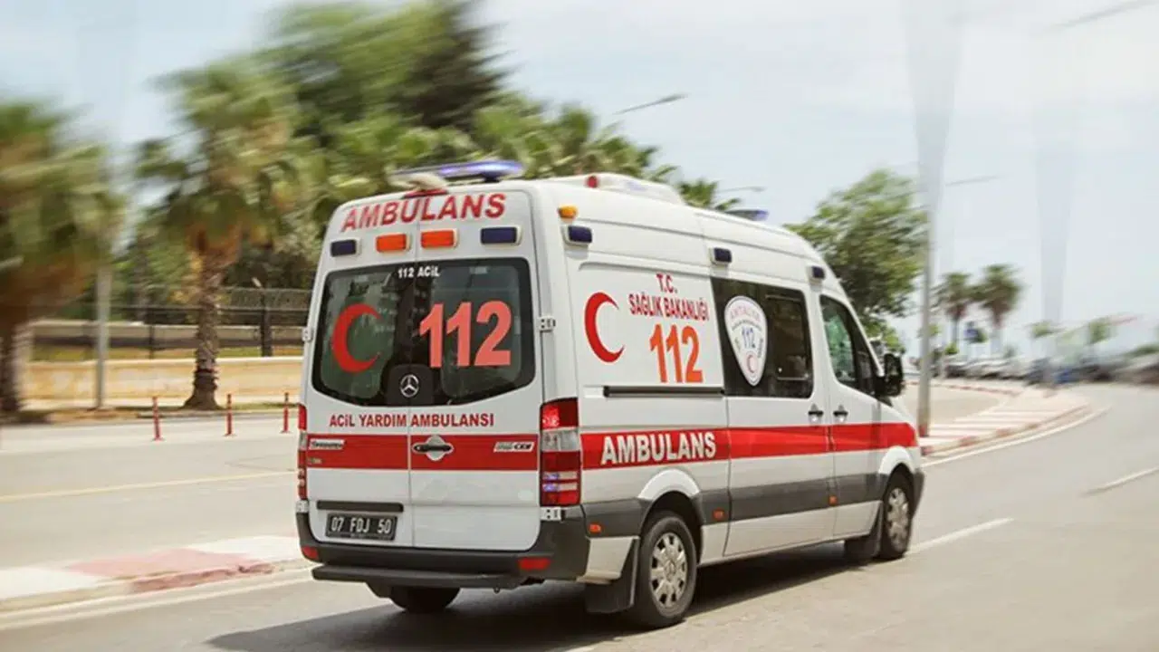 Erzincan'da minibüs kaza yaptı: Çok sayıda yaralı var