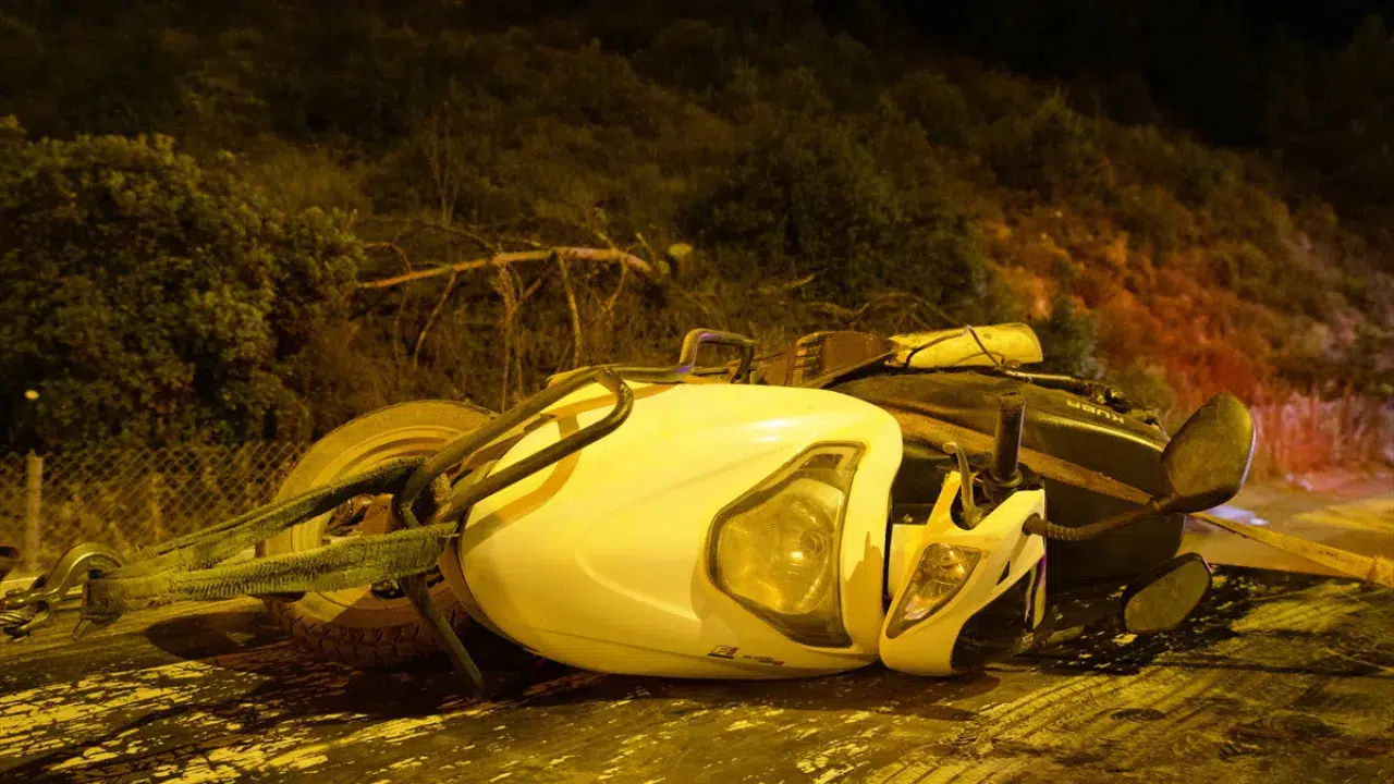 İzmir'de kahreden kaza! Kamyonet, motosiklete çarptı: 1 ölü, 1 yaralı