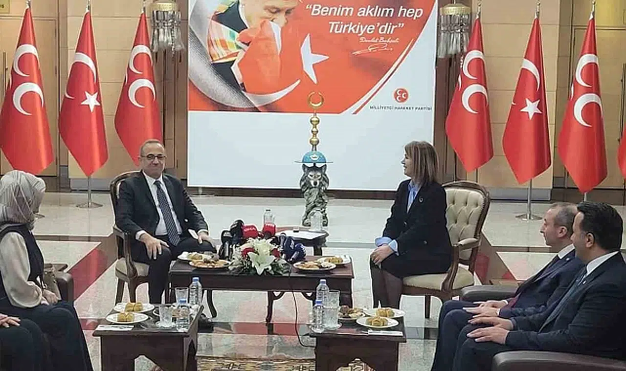 Bayramda siyasi temas: AK Parti heyeti MHP'yi ziyaret etti