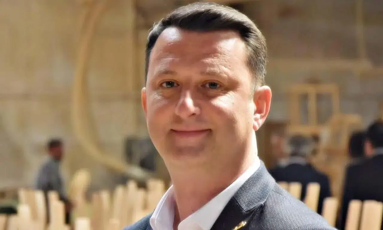Ekrem Kayserili kimdir? Akhisar Belediye Başkanı Ekrem Kayserili nereli, evli mi? Ekrem Kayserili hangi partiden?