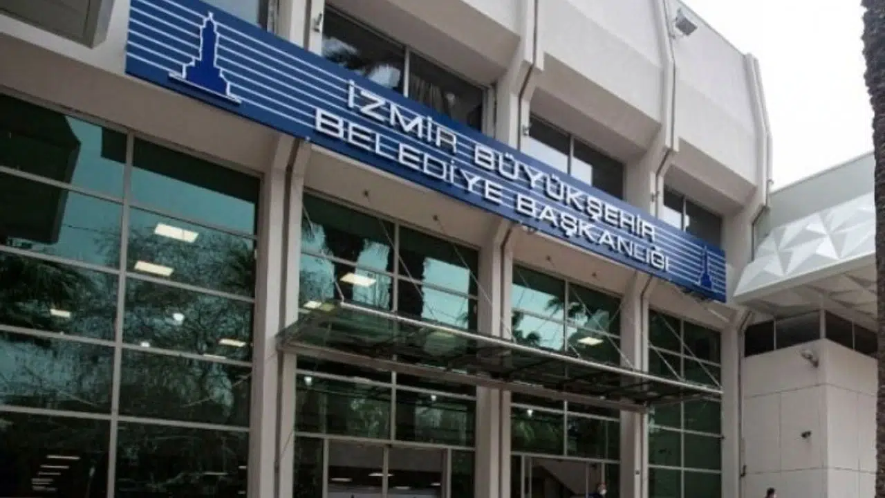 İzmir Büyükşehir Belediyesi'nde sular durulmuyor: Başkanın oğlu işten çıkarıldı, CHP karıştı!