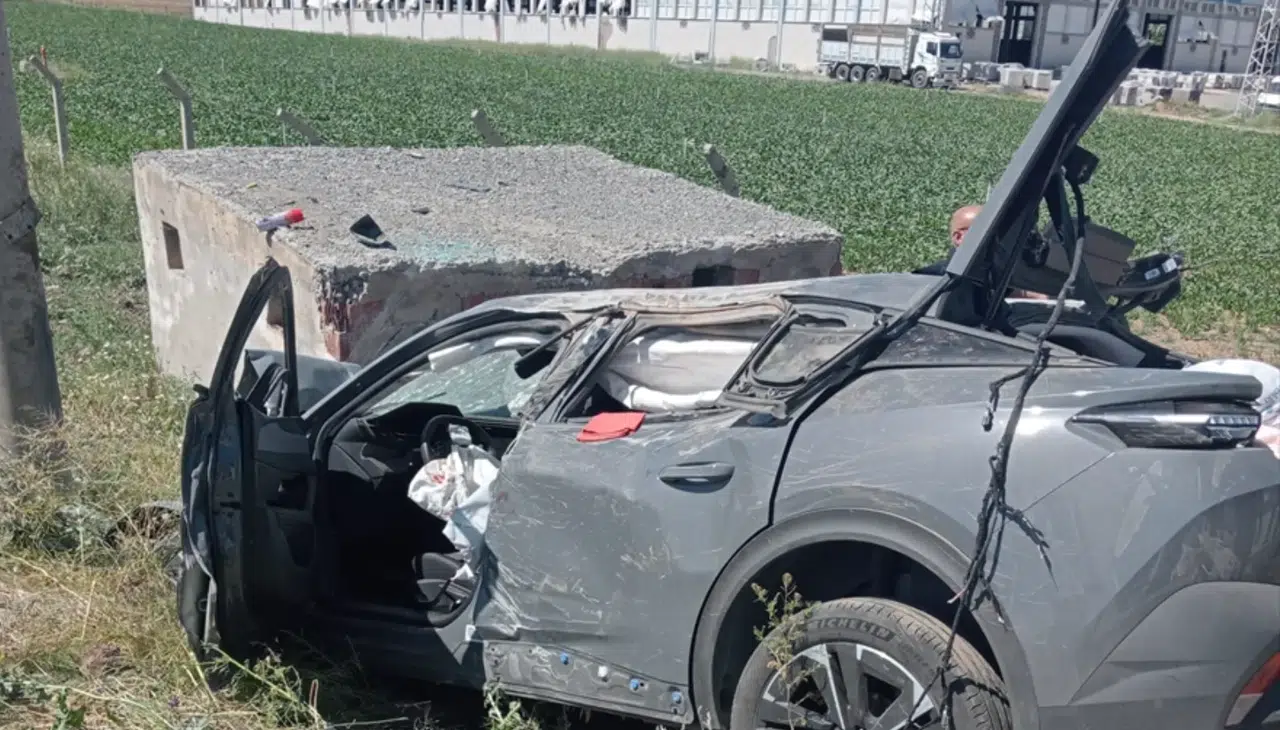Elazığ-Bingöl yolunda can pazarı! Otomobil şarampole uçtu